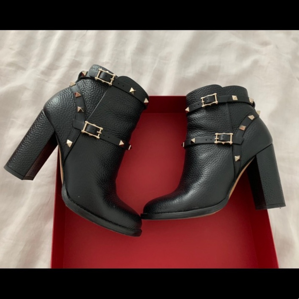 Valentino black rockstud booties sz. 36.5